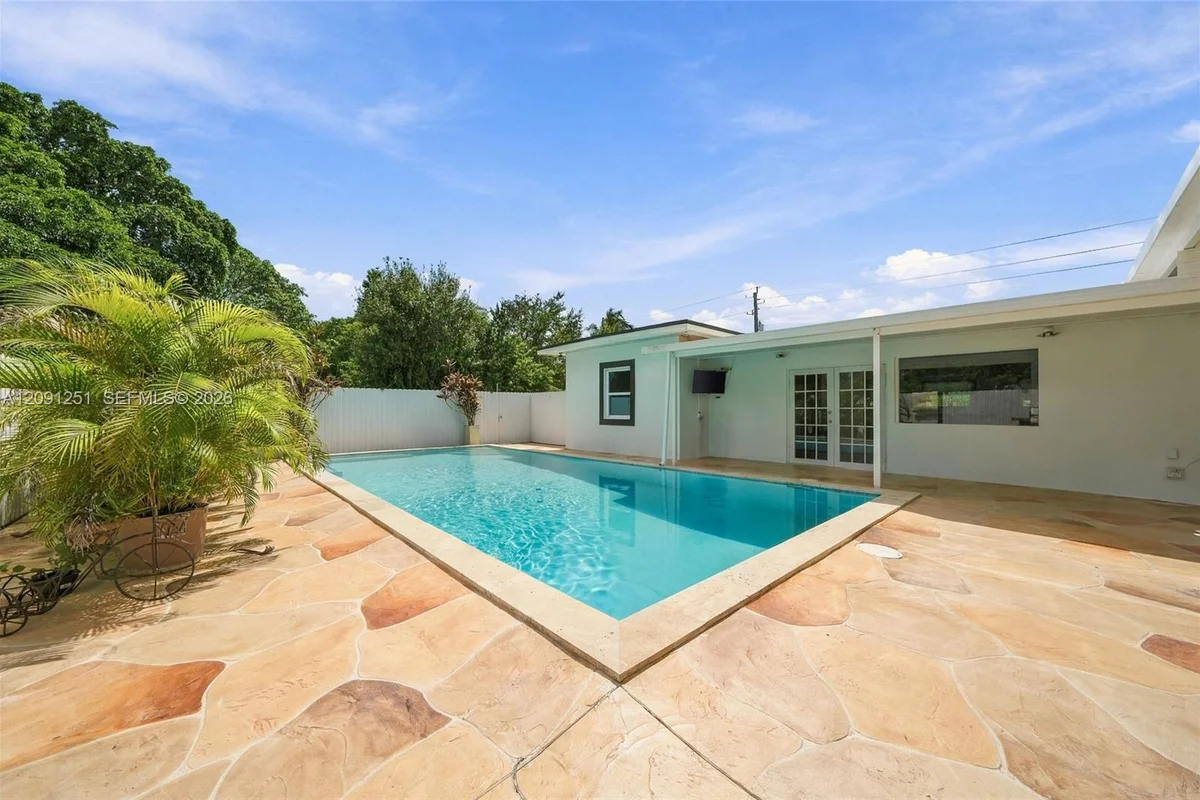 1055 NE 144th St, North Miami: photo 1 of 37