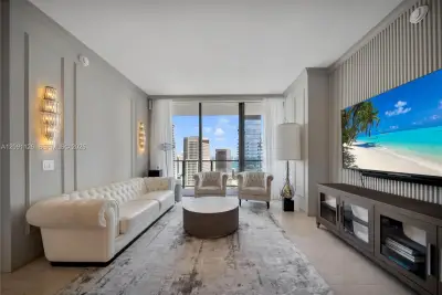 88 SW 7th St #3205, Miami: photo 1 of 18