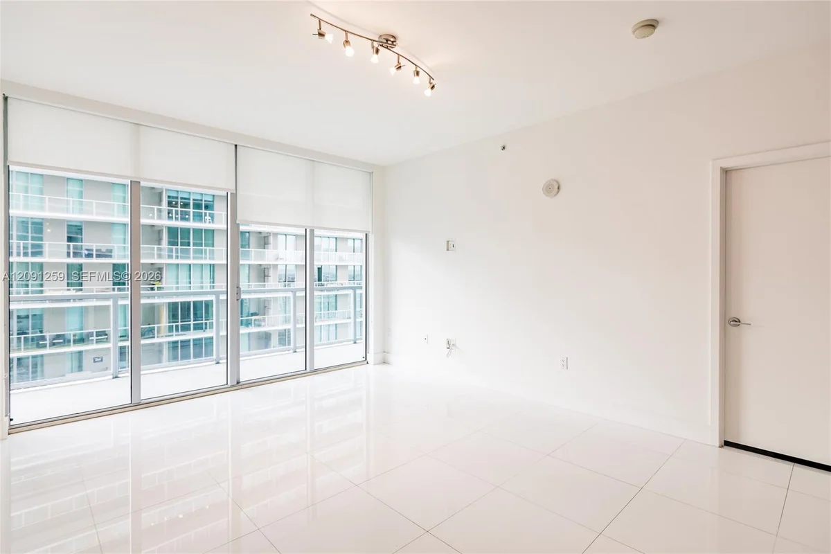 1111 SW 1st Ave #3216, Miami: photo 1 of 27