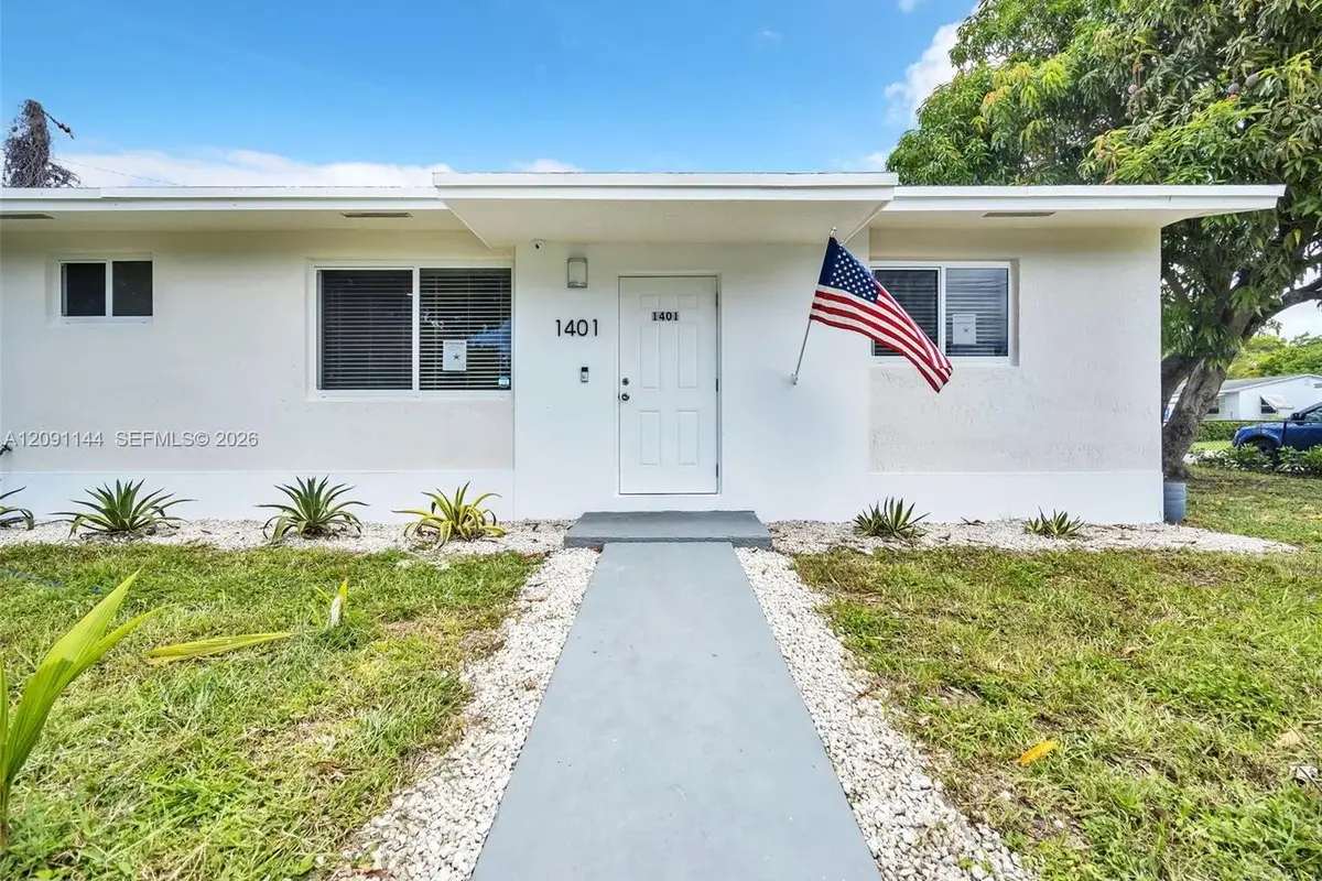 1401 NE 152nd St, North Miami Beach: photo 1 of 37