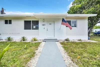 1401 NE 152nd St, North Miami Beach: photo 1 of 37