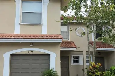 8972 NW 54th St, Sunrise: photo 1 of 27