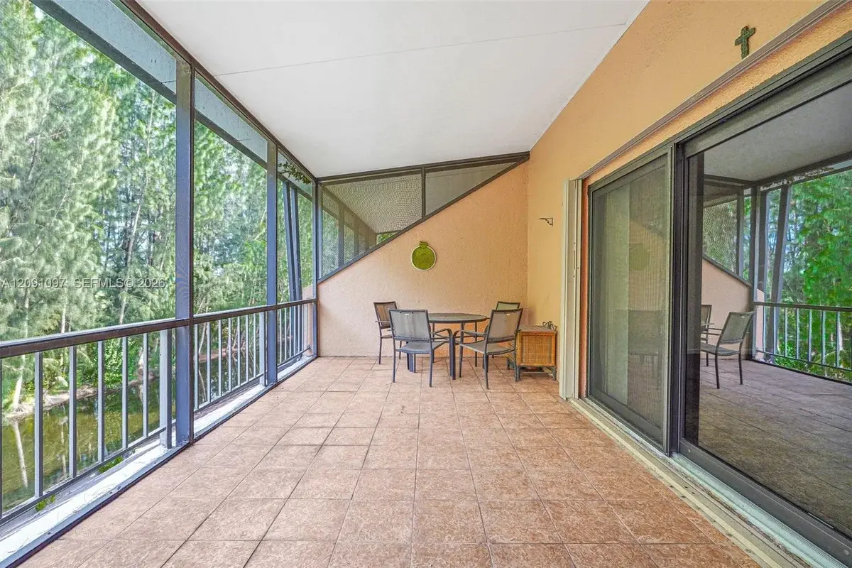 430 Commodore Dr #304, Plantation: photo 1 of 29