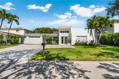 475 Woodcrest Rd, Key Biscayne: photo 1 of 73