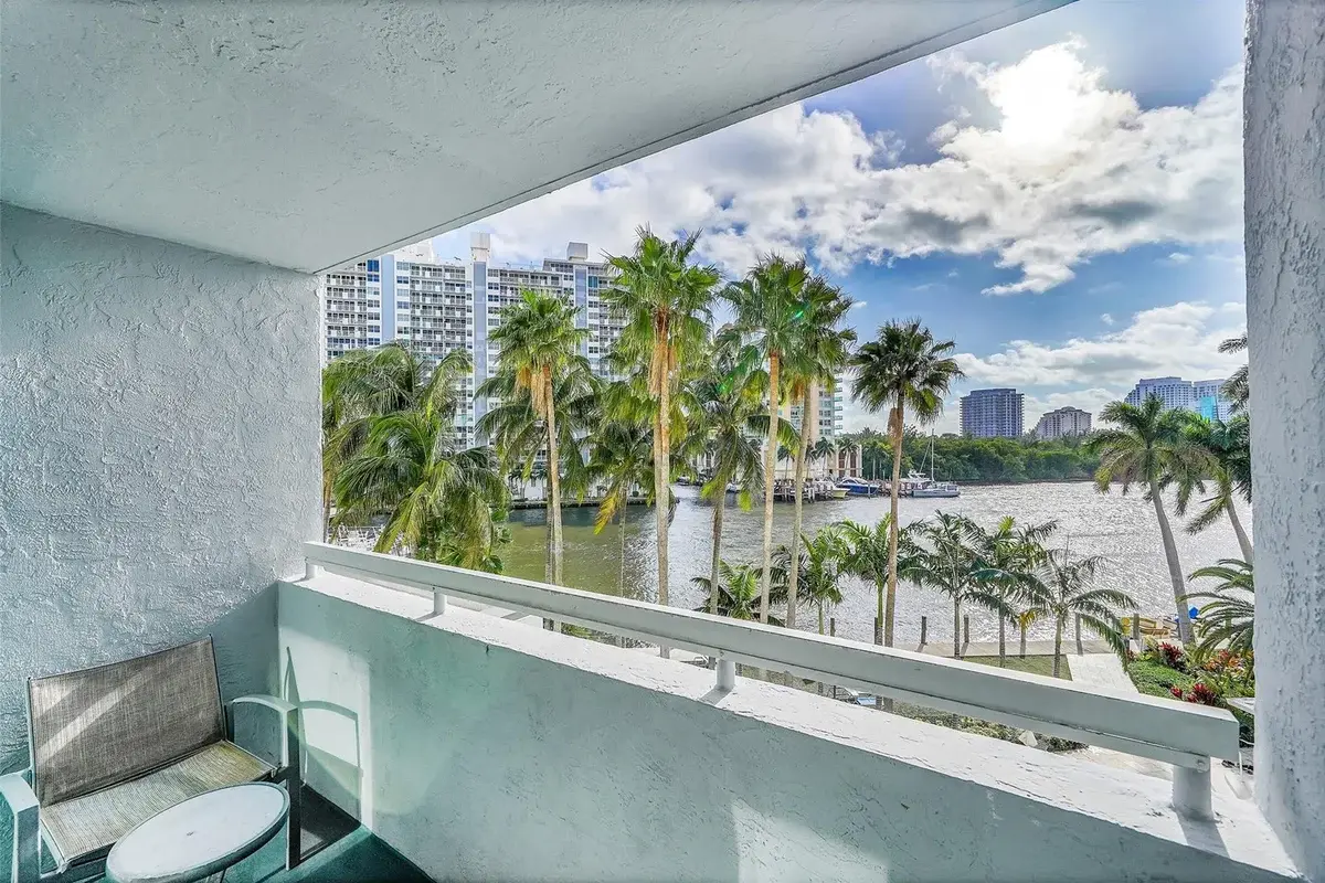 2670 E Sunrise Blvd #322, Fort Lauderdale: photo 1 of 32
