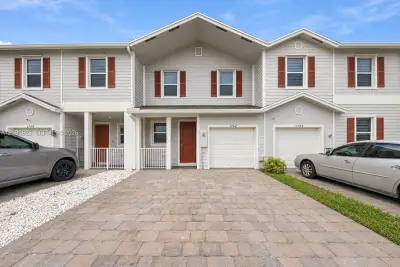 1762 SE 9th Ave, Homestead: photo 1 of 15