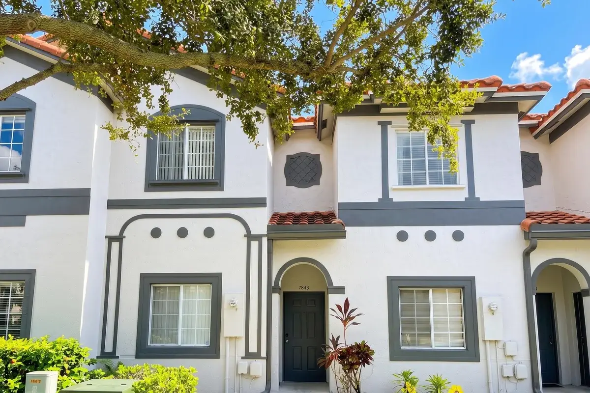 7843 Catalina Cir, Tamarac: photo 1 of 23