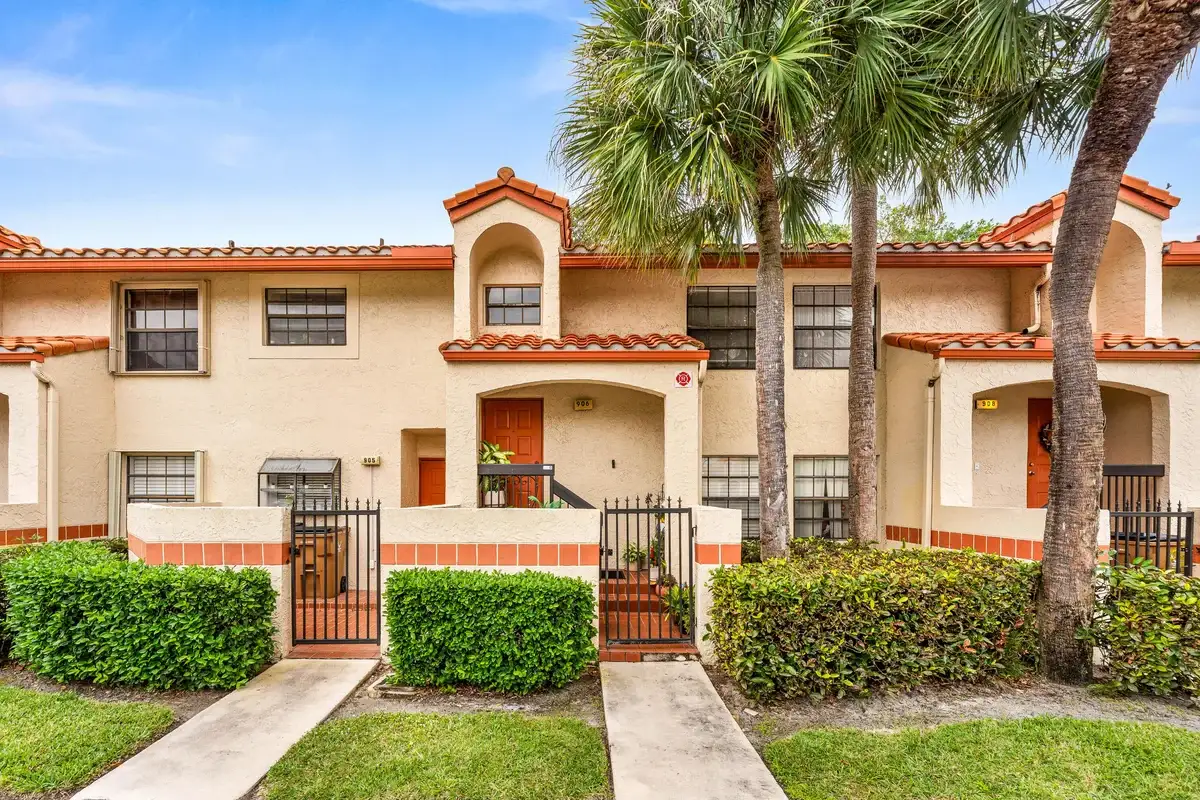 906 Congressional Way, Deerfield Beach: photo 1 of 6