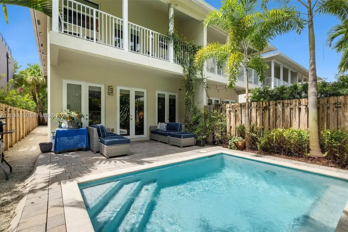 3139 Hibiscus St, Miami: photo 1 of 66