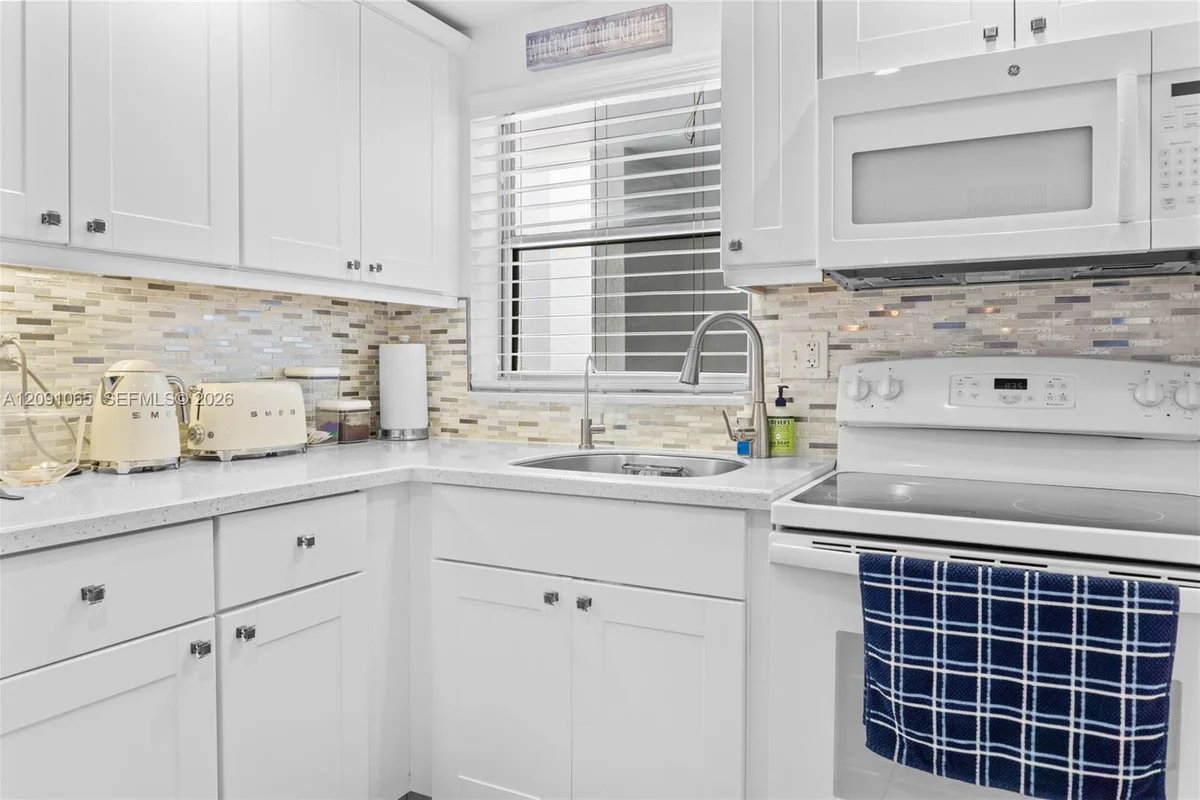 1720 Jefferson St #407, Hollywood: photo 1 of 22