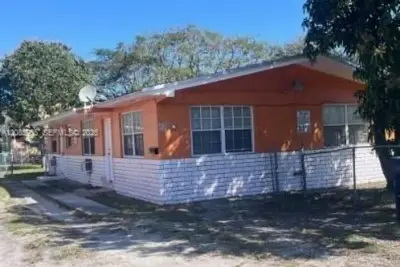 2545 York St #A, Opa-locka: photo 1 of 6
