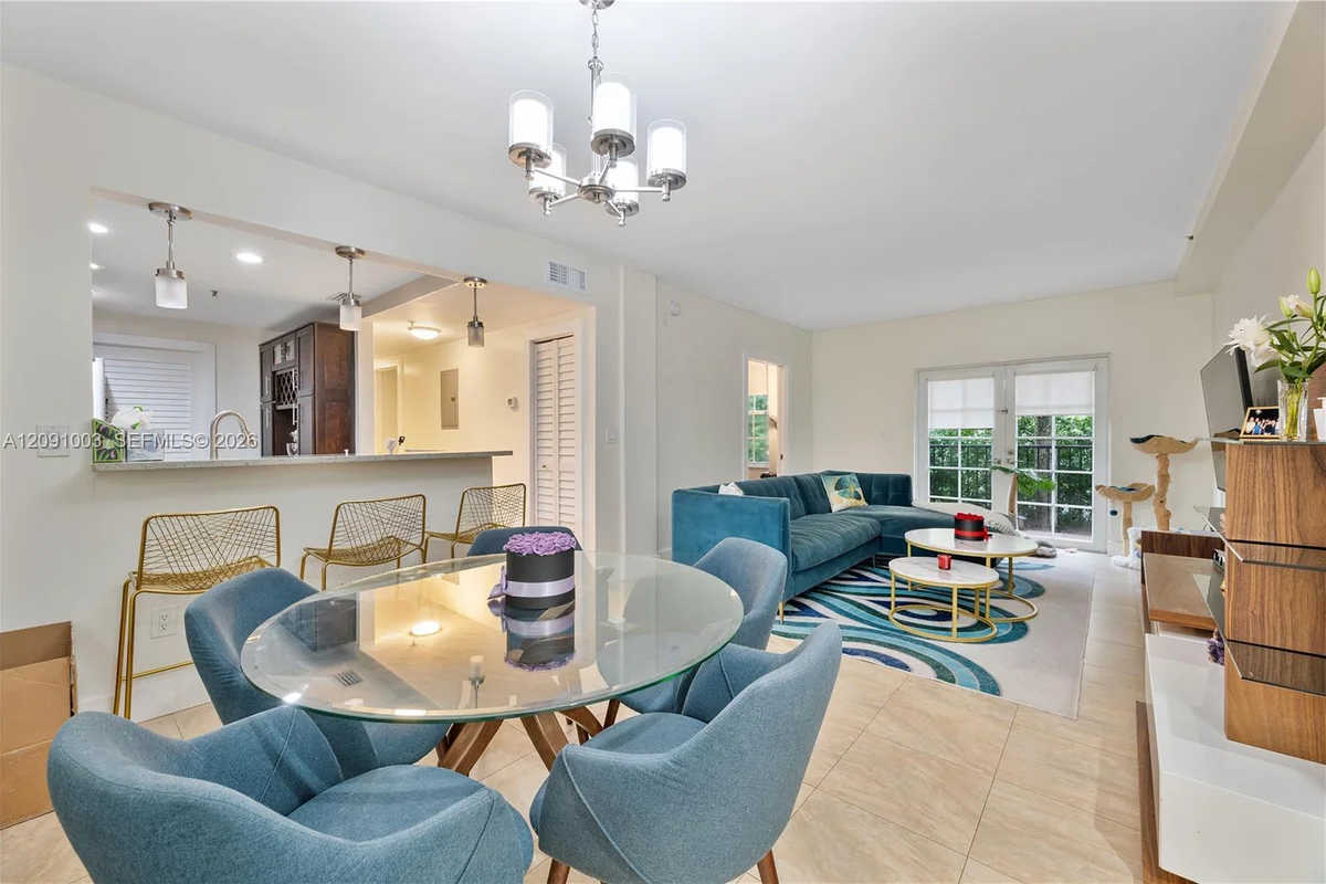 323 Navarre Ave #101, Coral Gables: photo 1 of 11