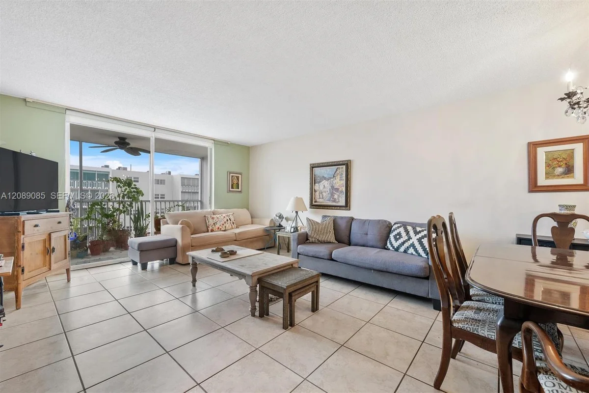 500 NE 12th Ave #601, Hallandale Beach: photo 1 of 22