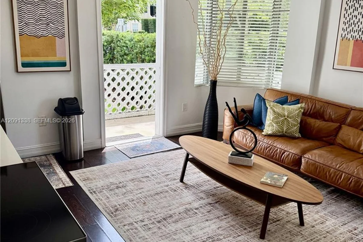 601 11th St #107, Miami Beach: photo 1 of 15