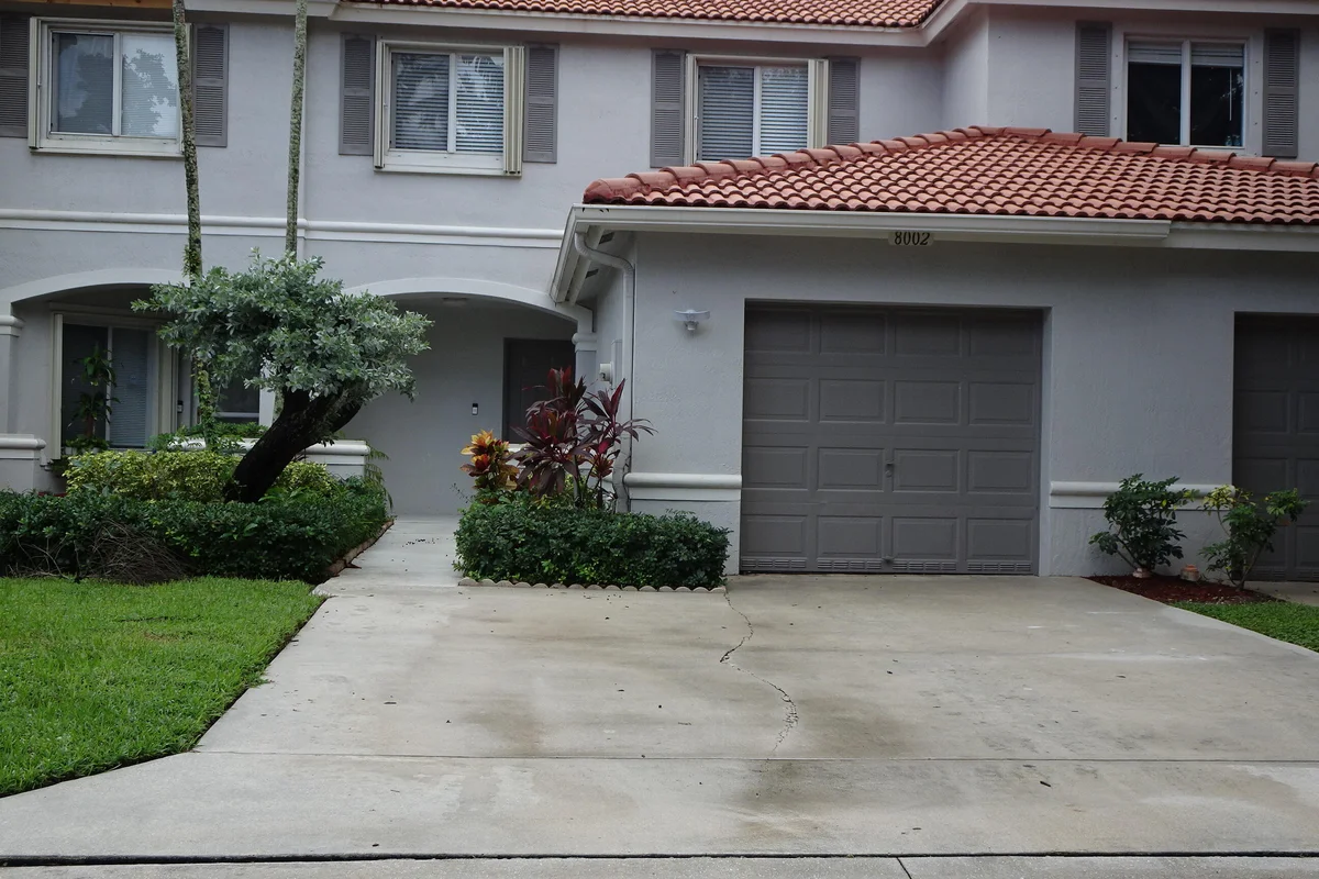 8002 Big Pine Way, Riviera Beach: photo 1 of 43