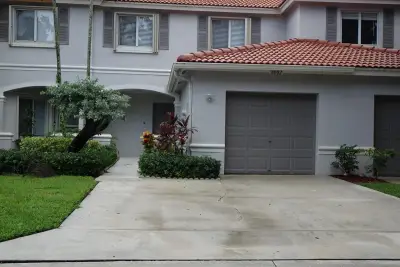 8002 Big Pine Way, Riviera Beach: photo 1 of 43