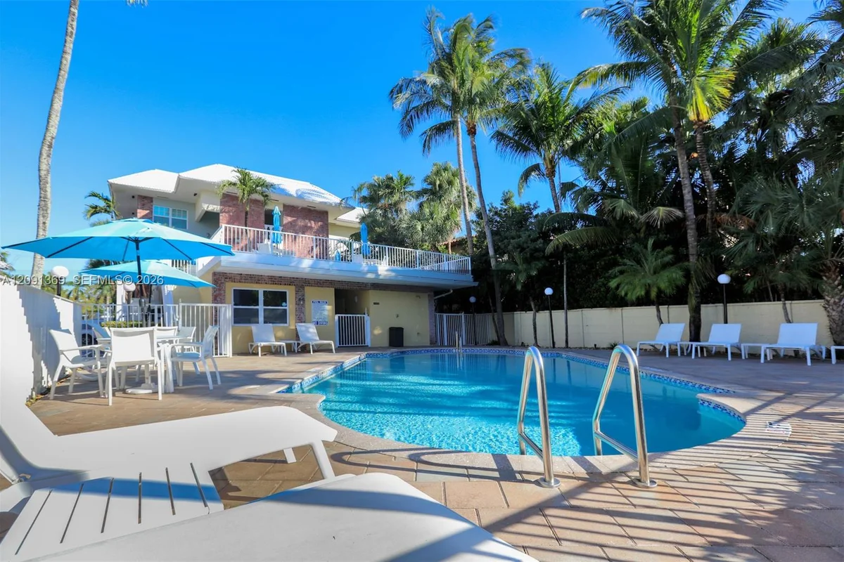 2424 SE 17th Cswy #109B, Fort Lauderdale: photo 1 of 23