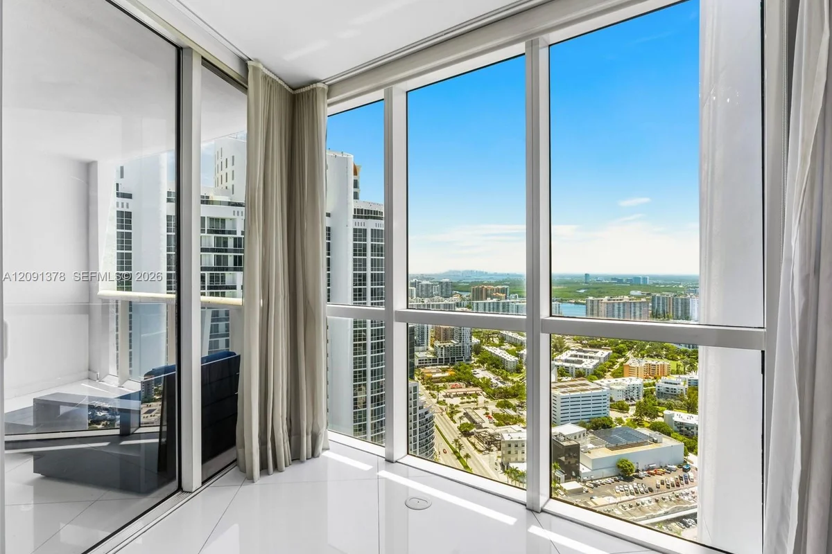 18201 Collins Ave #5303, Sunny Isles Beach: photo 1 of 30