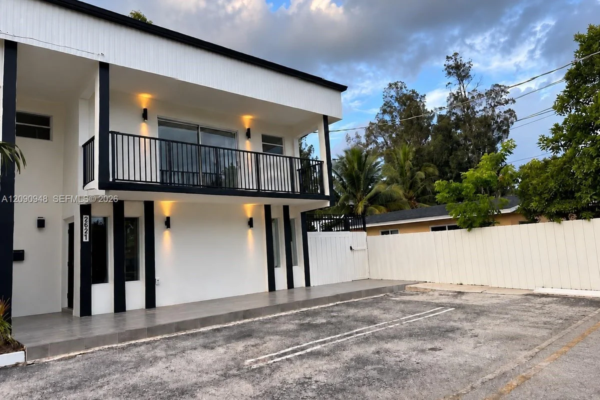 3301 NW 13th Ter, Miami: photo 1 of 34