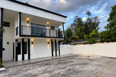 3301 NW 13th Ter, Miami: photo 1 of 34