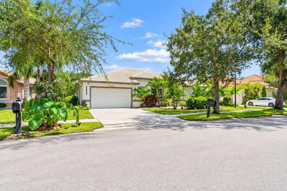 6420 Mallards Way, Coconut Creek: photo 1 of 70