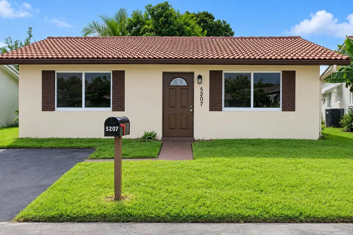 5207 NW 28th Ave, Tamarac: photo 1 of 13