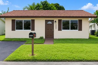 5207 NW 28th Ave, Tamarac: photo 1 of 13