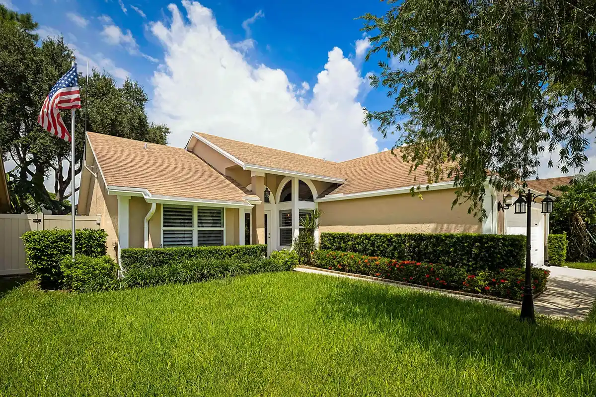12981 Blue Lake Dr, Wellington: photo 1 of 38
