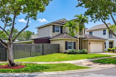 241 NE 33rd Ter, Homestead: photo 1 of 43