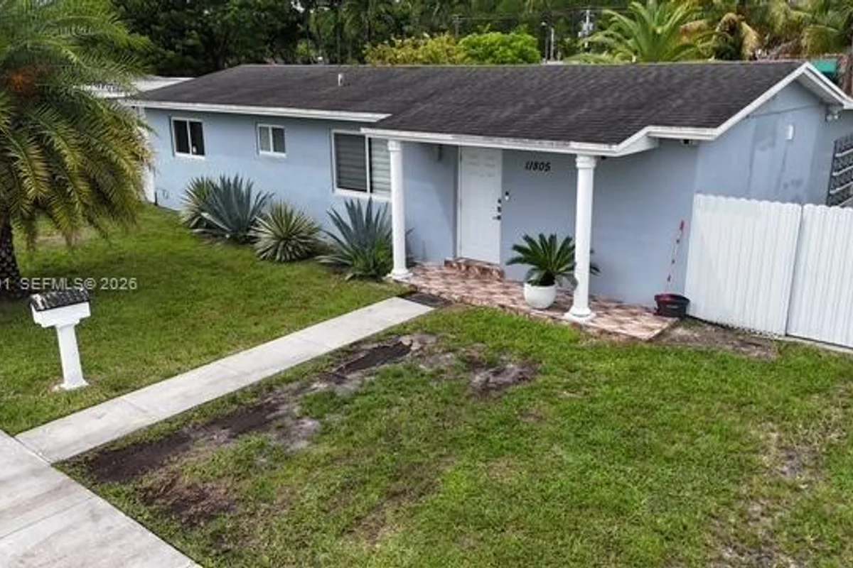 11805 SW 169th St, Miami: photo 1 of 21
