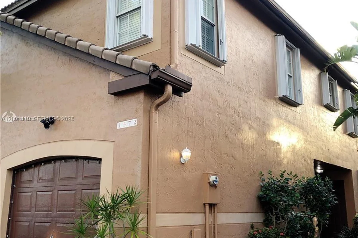 1372 Veracruz Ln #6-7, Weston: photo 1 of 27