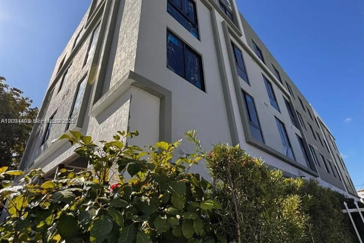 3422 NW 5th Ave #405, Miami: photo 1 of 11