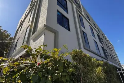 3422 NW 5th Ave #405, Miami: photo 1 of 11