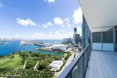 1100 Biscayne Blvd #3302, Miami: photo 1 of 31