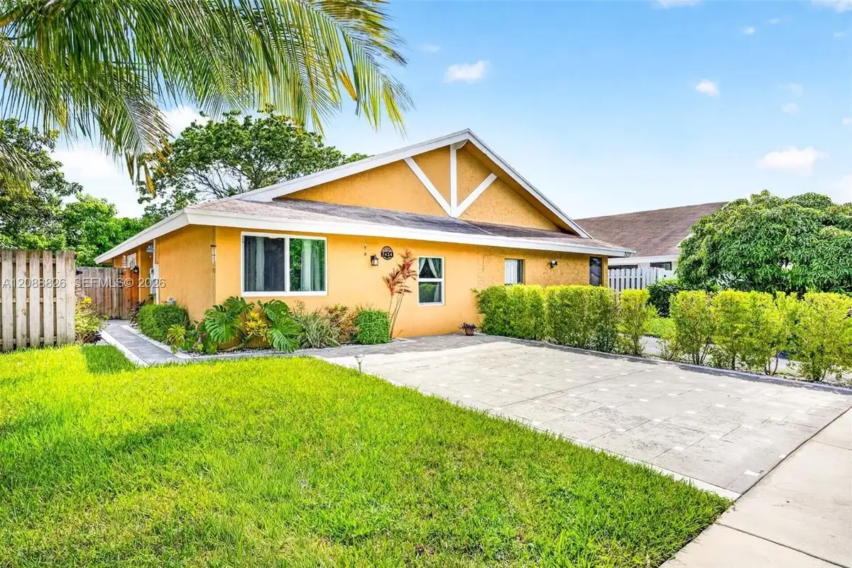 7424 SW 14th Pl, North Lauderdale: photo 1 of 47