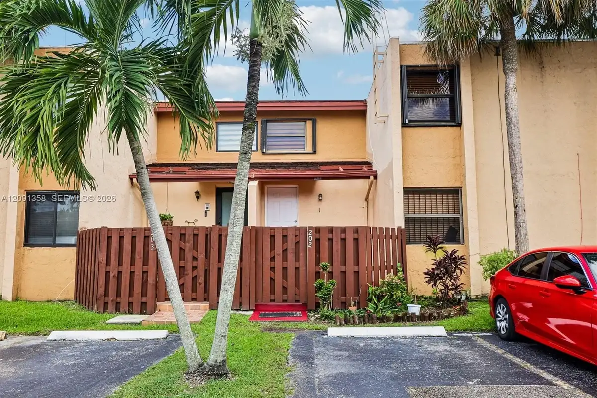 241 W Park Dr #5-202, Miami: photo 1 of 42