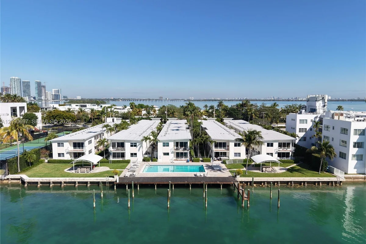 1130 Venetian Way #1D, Miami: photo 1 of 24