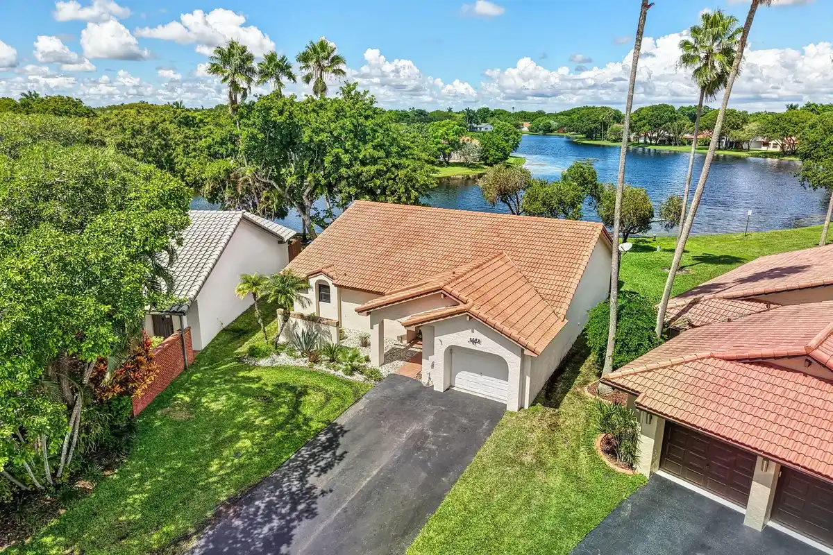 2067 Montpeliar, Weston: photo 1 of 38