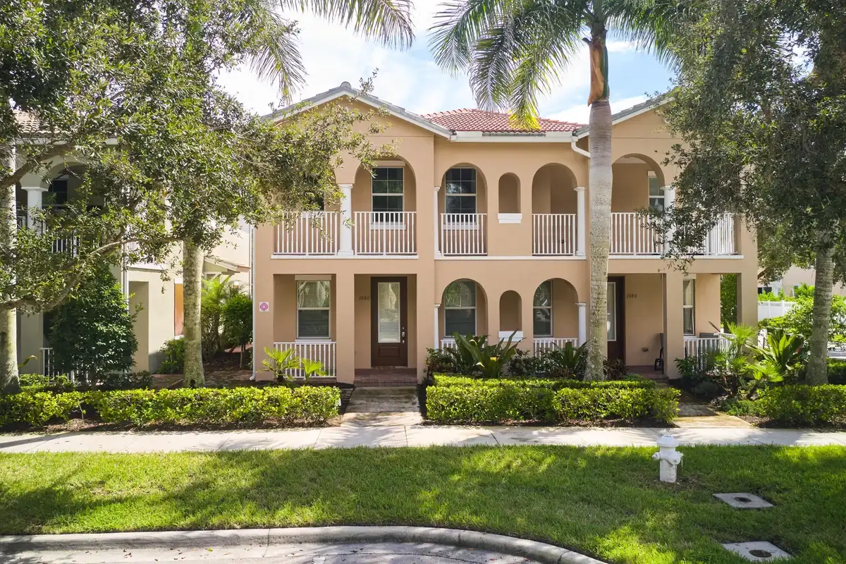 1080 Community Dr, Jupiter: photo 1 of 33