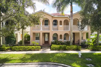 1080 Community Dr, Jupiter: photo 1 of 33