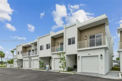 1313 NW 27 Ave, Pompano Beach: photo 1 of 19