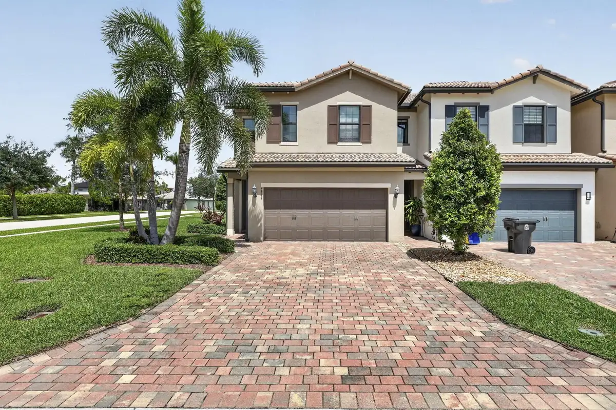 8245 Cadre Noir Rd, Lake Worth: photo 1 of 70