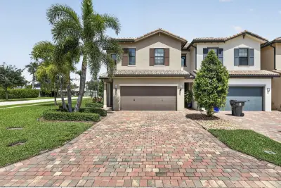 8245 Cadre Noir Rd, Lake Worth: photo 1 of 70