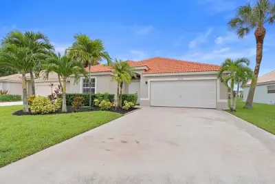 270 Saratoga Blvd E, Royal Palm Beach: photo 1 of 8