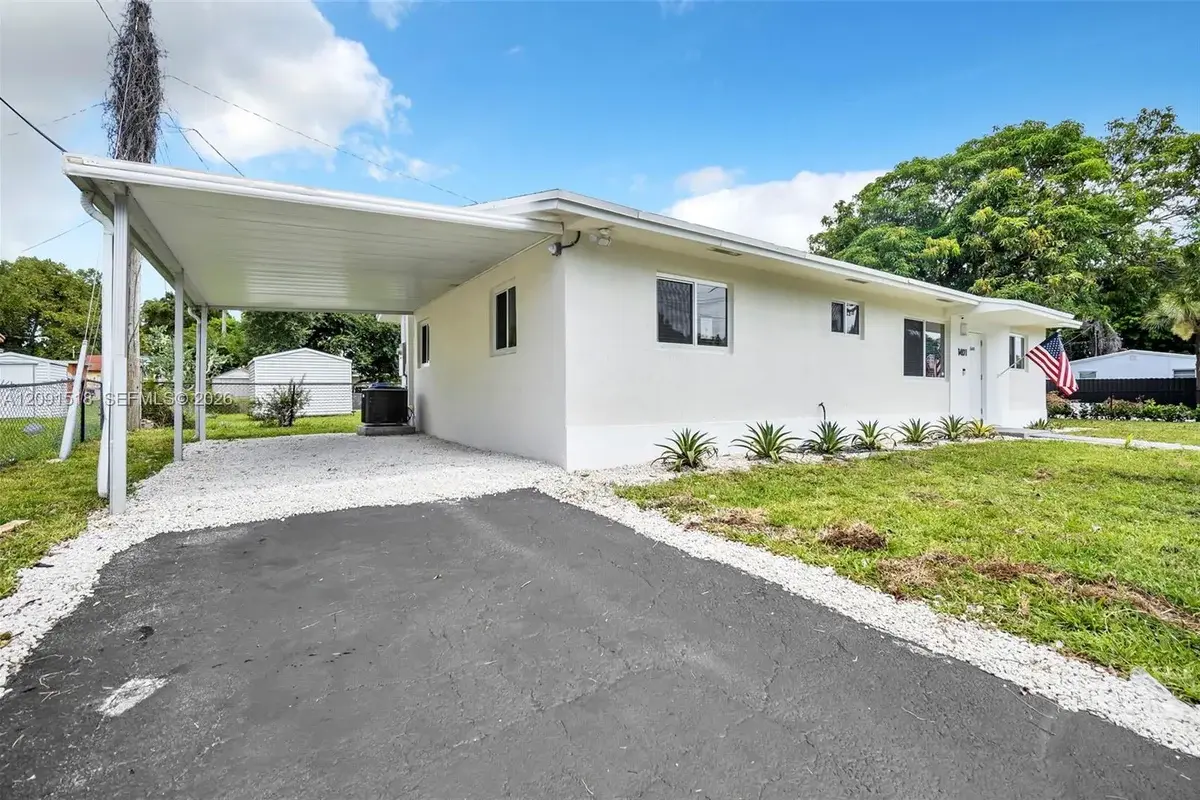 1401 NE 152nd St, North Miami Beach: photo 1 of 31