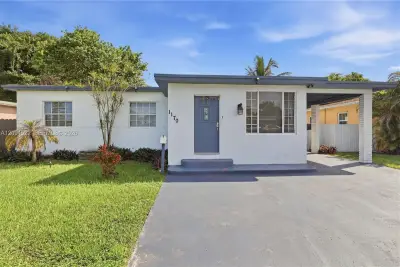 1170 NE 135th St, North Miami: photo 1 of 26