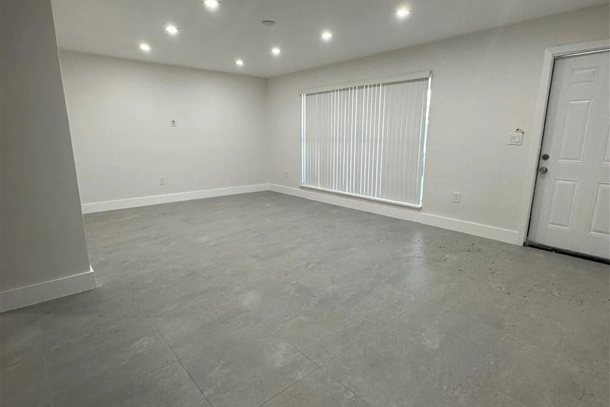 6350 Liberty St, Hollywood: photo 1 of 12