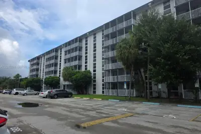 16950 W Dixie Hwy #B-225, North Miami Beach: photo 1 of 29