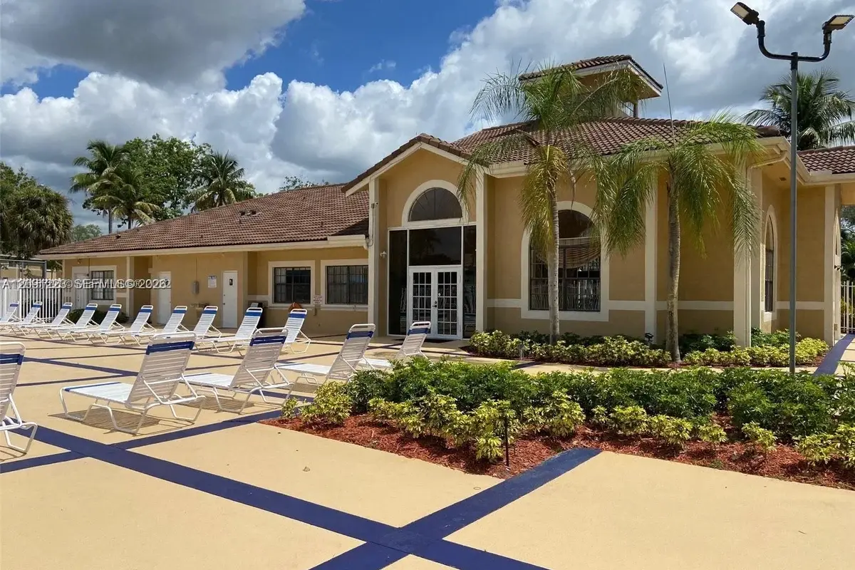 450 W Palm Cir #202, Pembroke Pines: photo 1 of 13