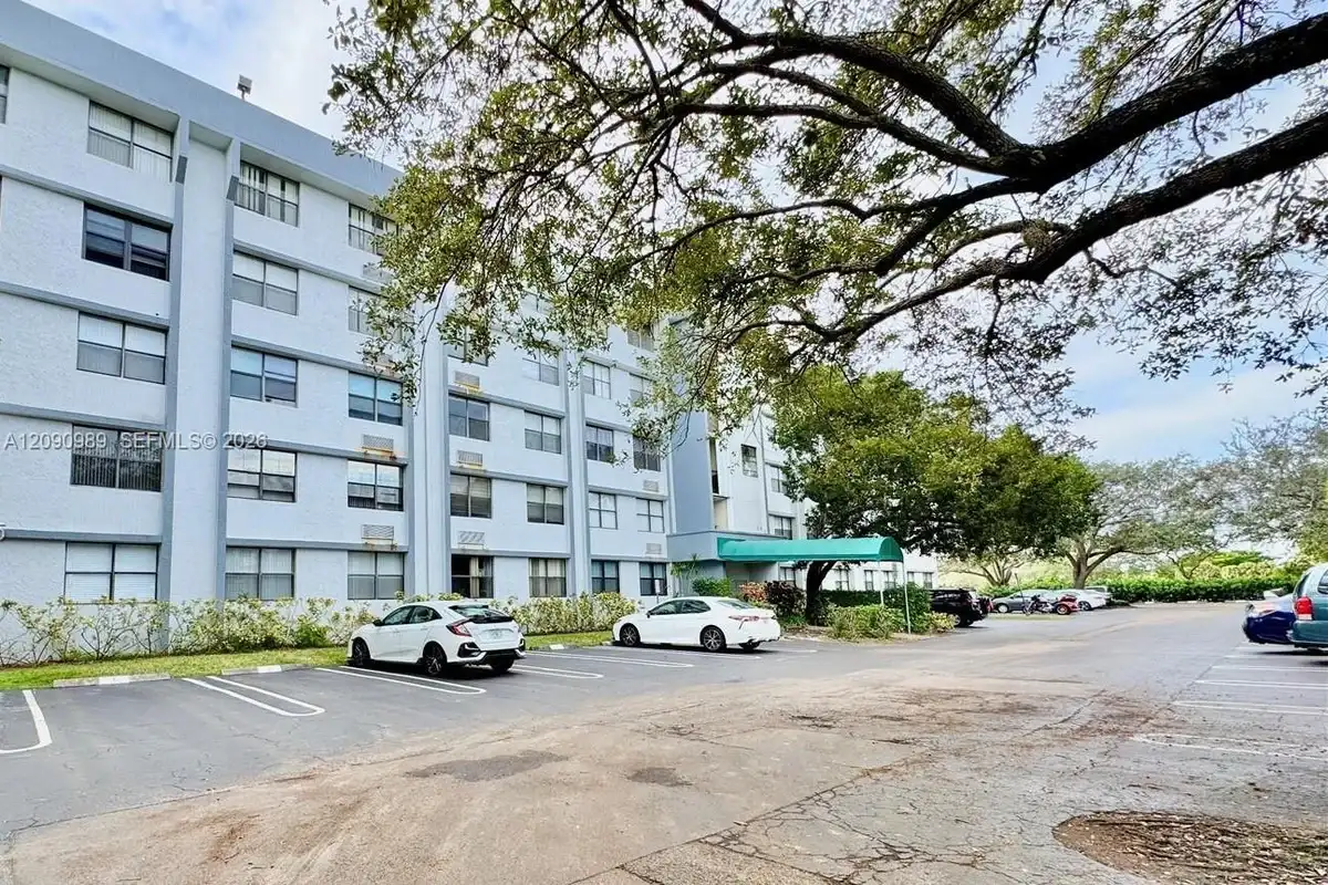 2501 Riverside Dr #207-A, Coral Springs: photo 1 of 15